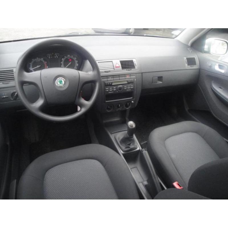 Skoda Fabia 1.4 55KW 2005 Grijs 16v Elagance