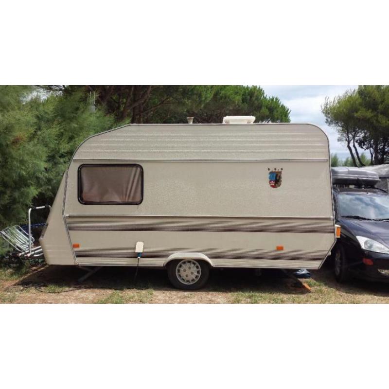 Home Car 38 Caravan (in stalling Noord Italie)