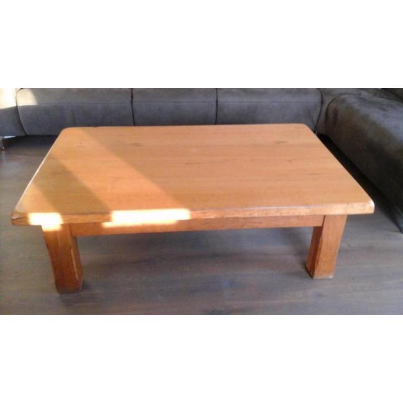 Grote eiken salontafel