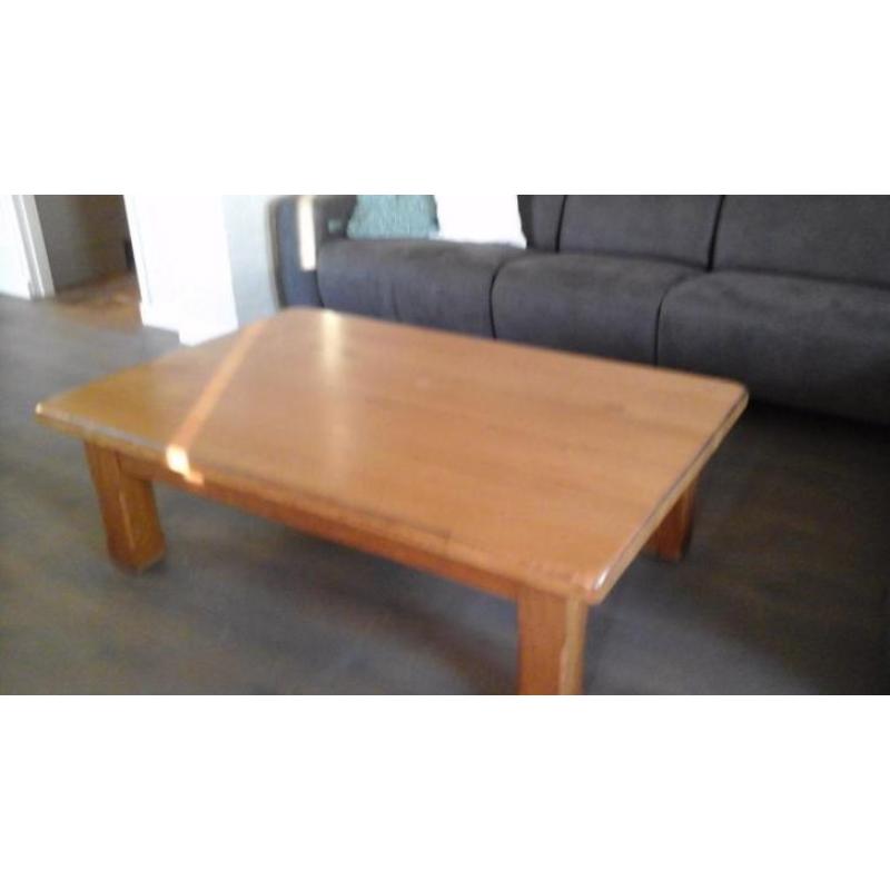 Grote eiken salontafel