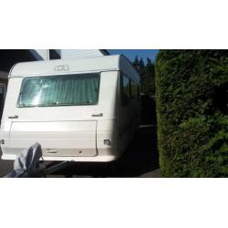 Caravan Adria Unica 502 DK met stapelbed