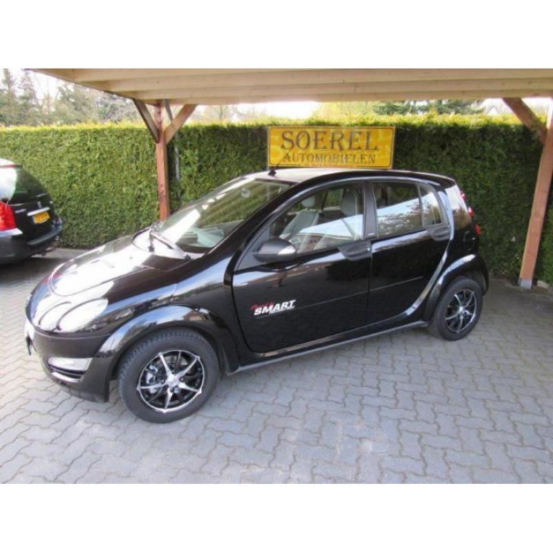 Smart Forfour 1.1 blackbasic BRABUS uitgevoerd (bj 2006)