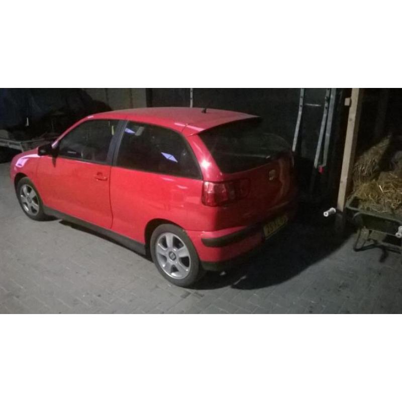 Seat Ibiza 1.6 74KW 2000 Rood