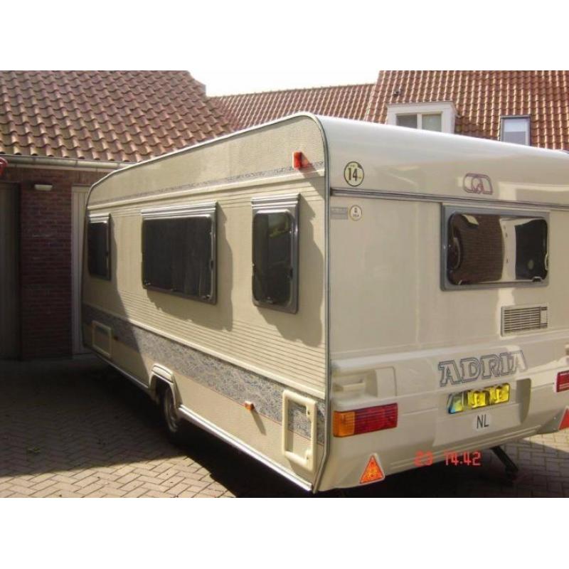 Zeer goed onderhouden ADRIA Caravan UNICA B 502 LH