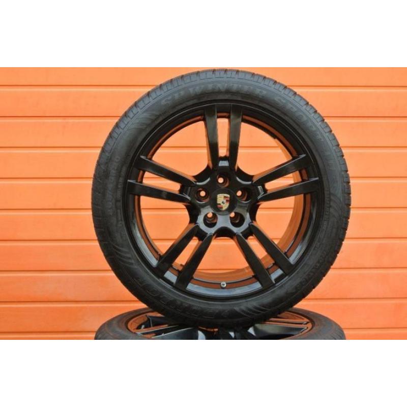 20" Porsche Macan Turbo S Velgen + Dunlop Winterbanden RDK