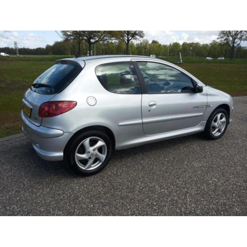 Peugeot 206 1.6 16V 3D Quicksilver '03 Grijs M. Climate Ctrl