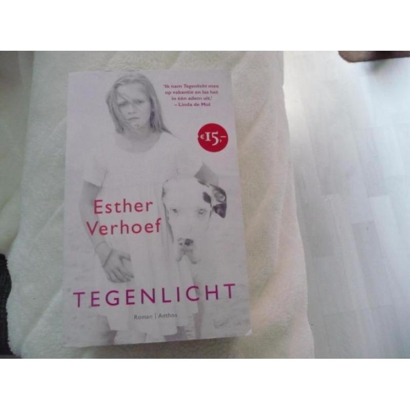 4e artikel GRATIS! Esther Verhoef - tegenlicht