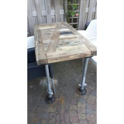 robuuste tuintafel