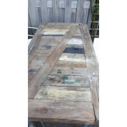 robuuste tuintafel