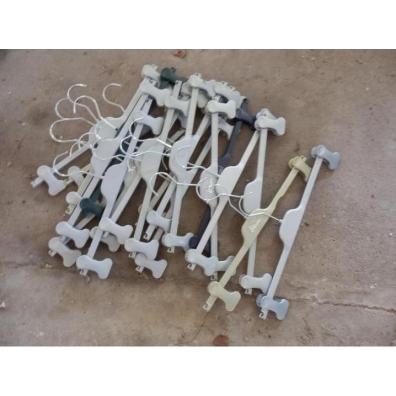 kleerhangers plastic