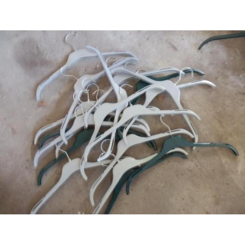 kleerhangers plastic