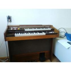 Double-keyboard-electronic-orgel