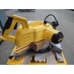 dewalt afkortzaag dw777