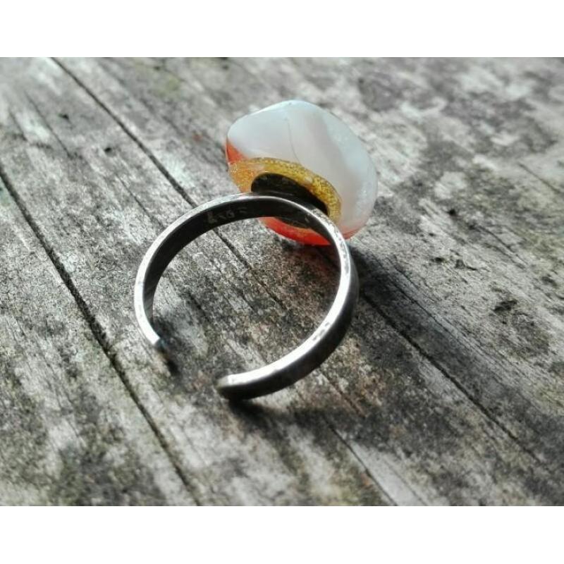 Retro ring met edelsteen