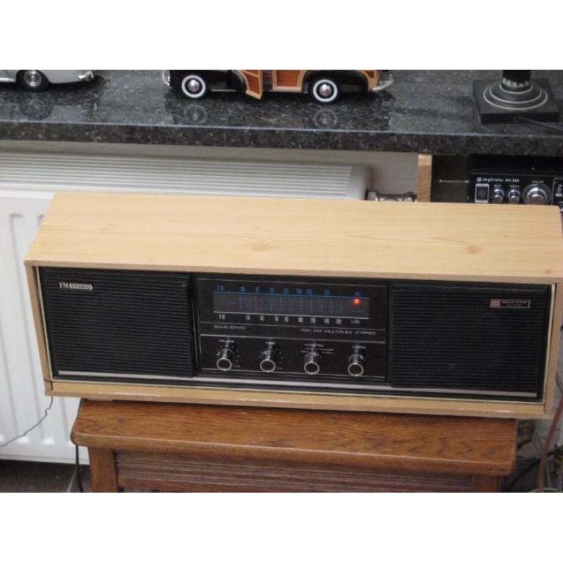 Stereo tafelradio Goldstar [laminaat grenen] €22-