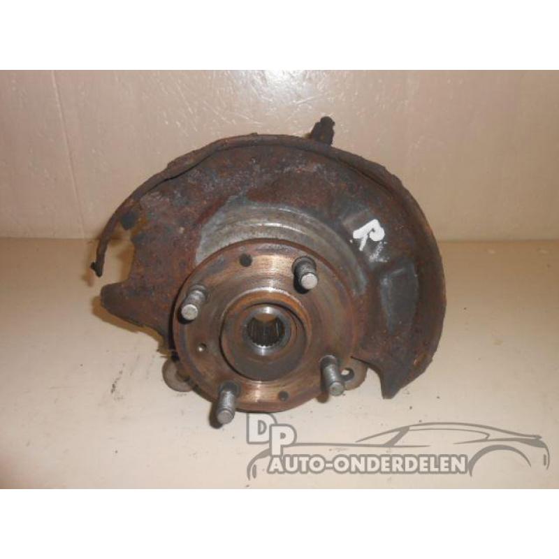 Wielnaaf fusee rechts voor Daihatsu Charade 93-01