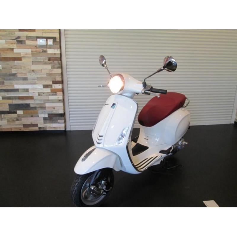 Vespa Bromscooter 45KM Primavera 4T (bj 2016, automaat)