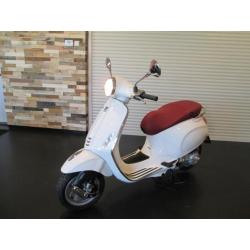 Vespa Bromscooter 45KM Primavera 4T (bj 2016, automaat)