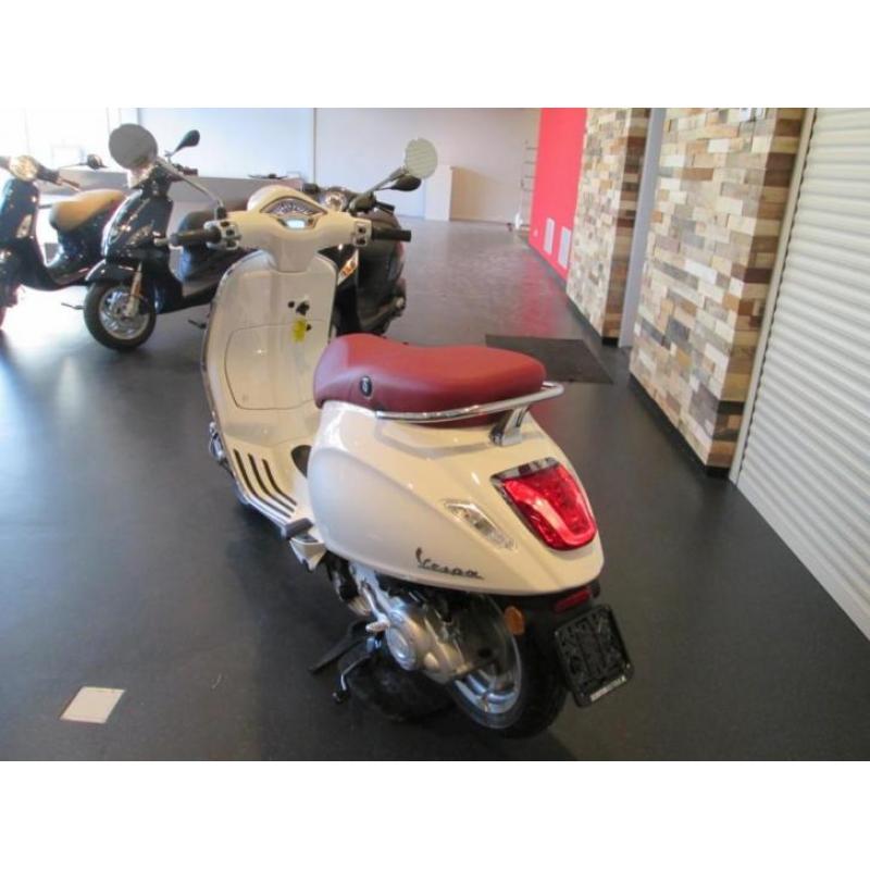 Vespa Bromscooter 45KM Primavera 4T (bj 2016, automaat)