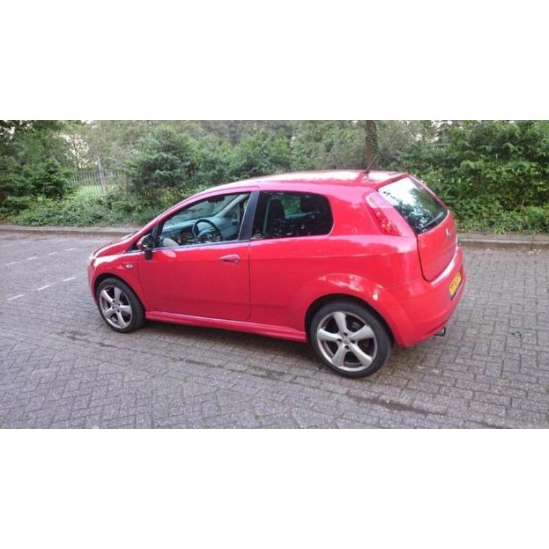 Fiat Grande Punto 1.4 16V 3DR 2006 Rood.APK 03/2017.KM110.00