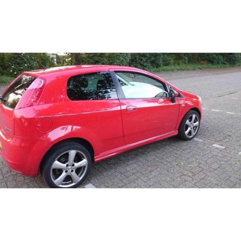 Fiat Grande Punto 1.4 16V 3DR 2006 Rood.APK 03/2017.KM110.00