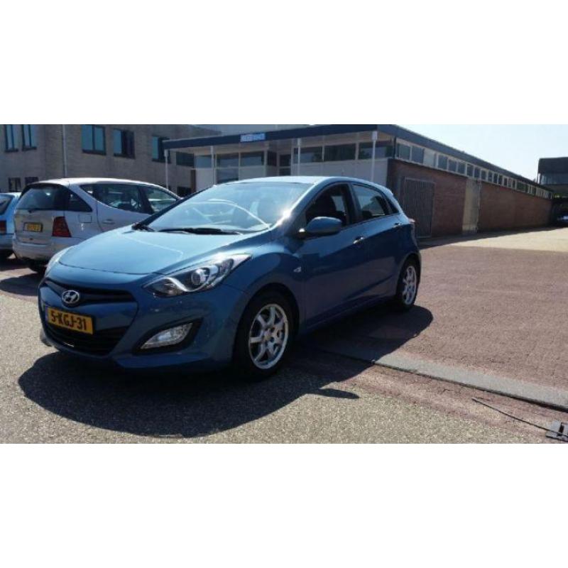 Hyundai i30 1.6 Veel opties/ 14.000KM/ start stop/LM Velgen/