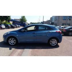 Hyundai i30 1.6 Veel opties/ 14.000KM/ start stop/LM Velgen/