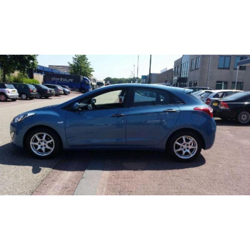 Hyundai i30 1.6 Veel opties/ 14.000KM/ start stop/LM Velgen/