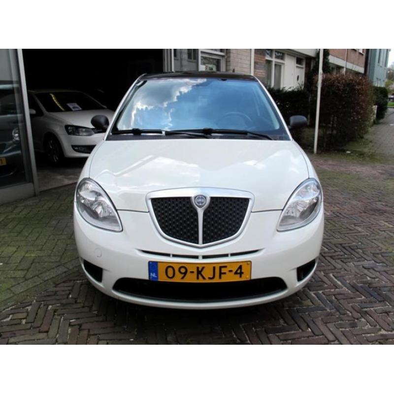 Lancia Ypsilon 1.2 ARGENTO /79.000 Km/Airco/Panorama/2e Eig/