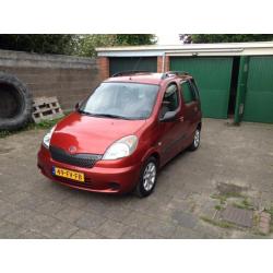 Toyota Yaris Verso 1.5 16V Vvti Linea SOL 2000 Rood