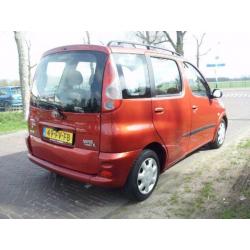 Toyota Yaris Verso 1.5 16V Vvti Linea SOL 2000 Rood