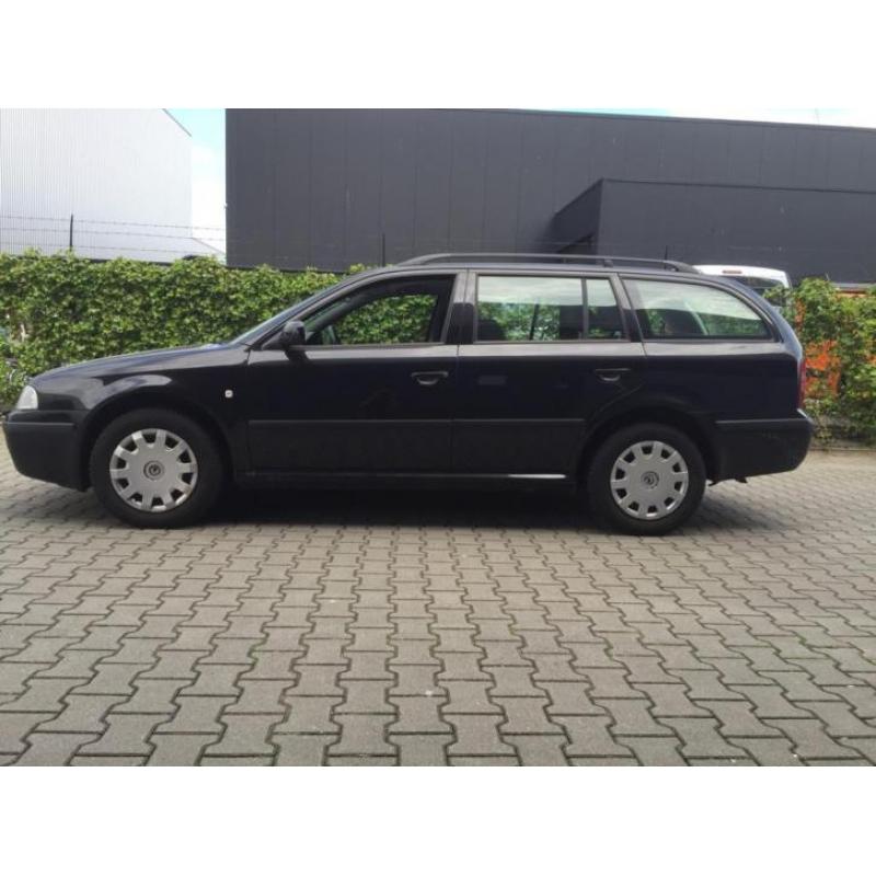 Skoda Octavia Combi 1.6 Comfort AIRCO BJ 2004 185dkm NAP