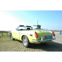 MG B 1.8 Tourer 1974 Geel