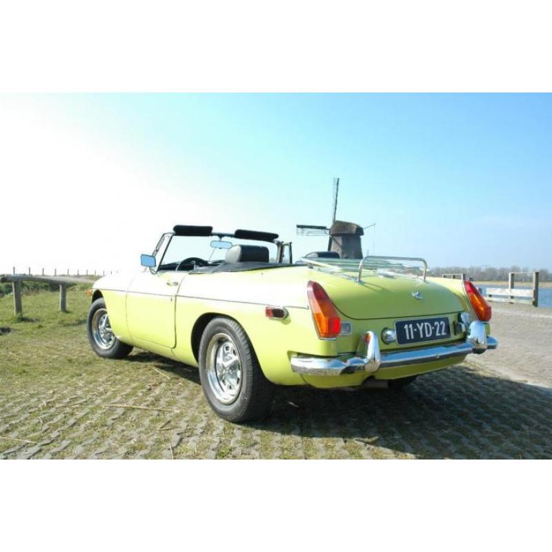 MG B 1.8 Tourer 1974 Geel