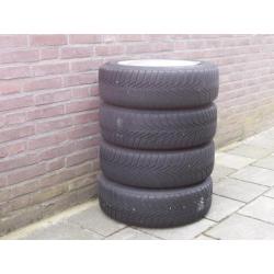 Nissan 14" Wielen + Wieldoppen