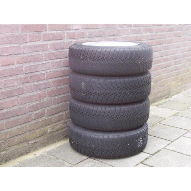 Nissan 14" Wielen + Wieldoppen