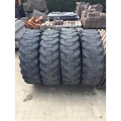 Mobiele kraan , manitoe banden 315/80R22.5 TG2000