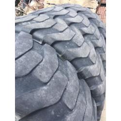 Mobiele kraan , manitoe banden 315/80R22.5 TG2000