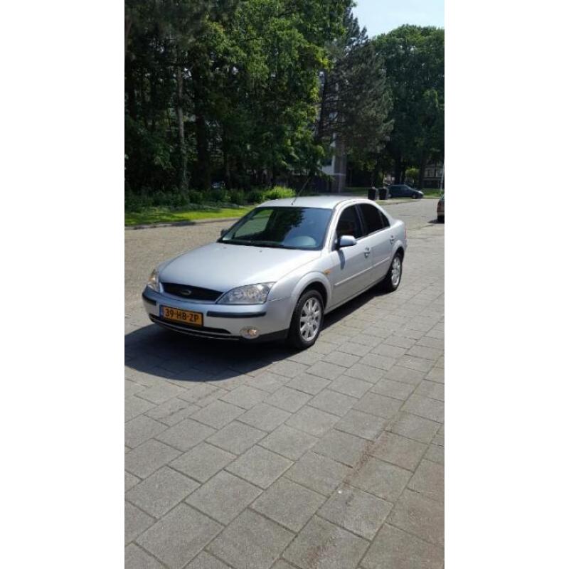 Ford Mondeo 1.8 16V 92KW Sedan 2001 Grijs