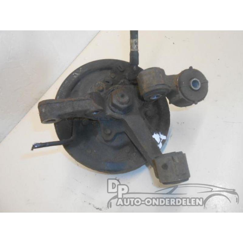 Wielnaaf fusee links achter Daihatsu Charade 93-01