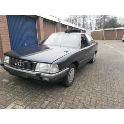 Diverse onderdelen voor Audi 100 type 44