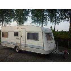 Nette caravan Knaus 540 met aparte bedden