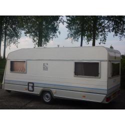 Nette caravan Knaus 540 met aparte bedden