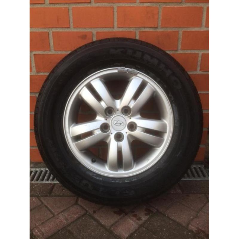 16 Inch Hyundai Tucson met banden 7mm profiel,