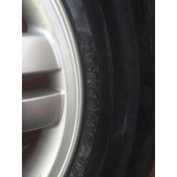 16 Inch Hyundai Tucson met banden 7mm profiel,