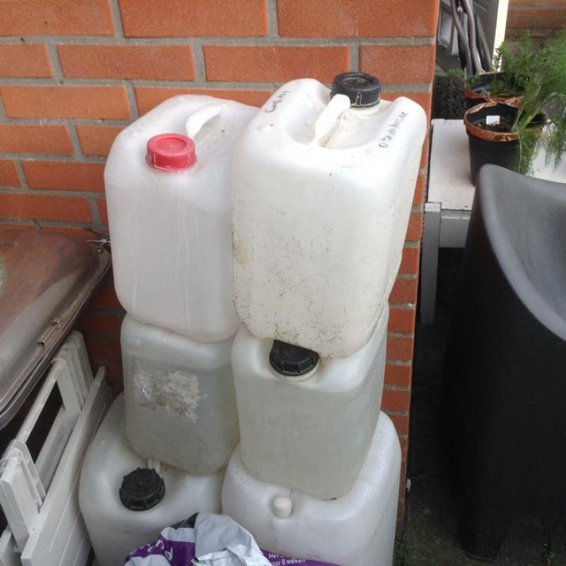 Jerrycans gratis af te halen 6 stuks