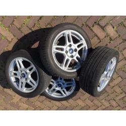 Ford Fiesta velgen 15" In prima staat incl. zomerbanden