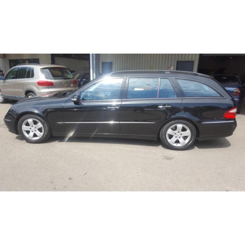 MERCEDESBENZ E 220 CDI (bj 2005, automaat)