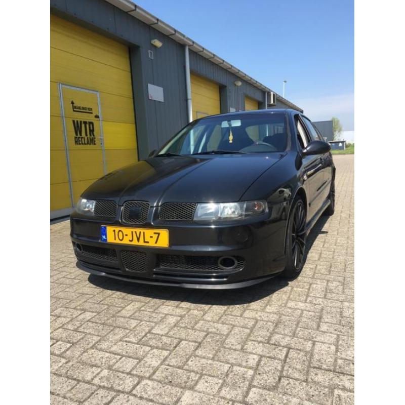 Seat Leon 1.8 20VT 240 PK 2000 Zwart