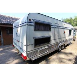 LMC TEC Travel King 620 MKD STAPELBEDDEN VASTBED RONDZIT